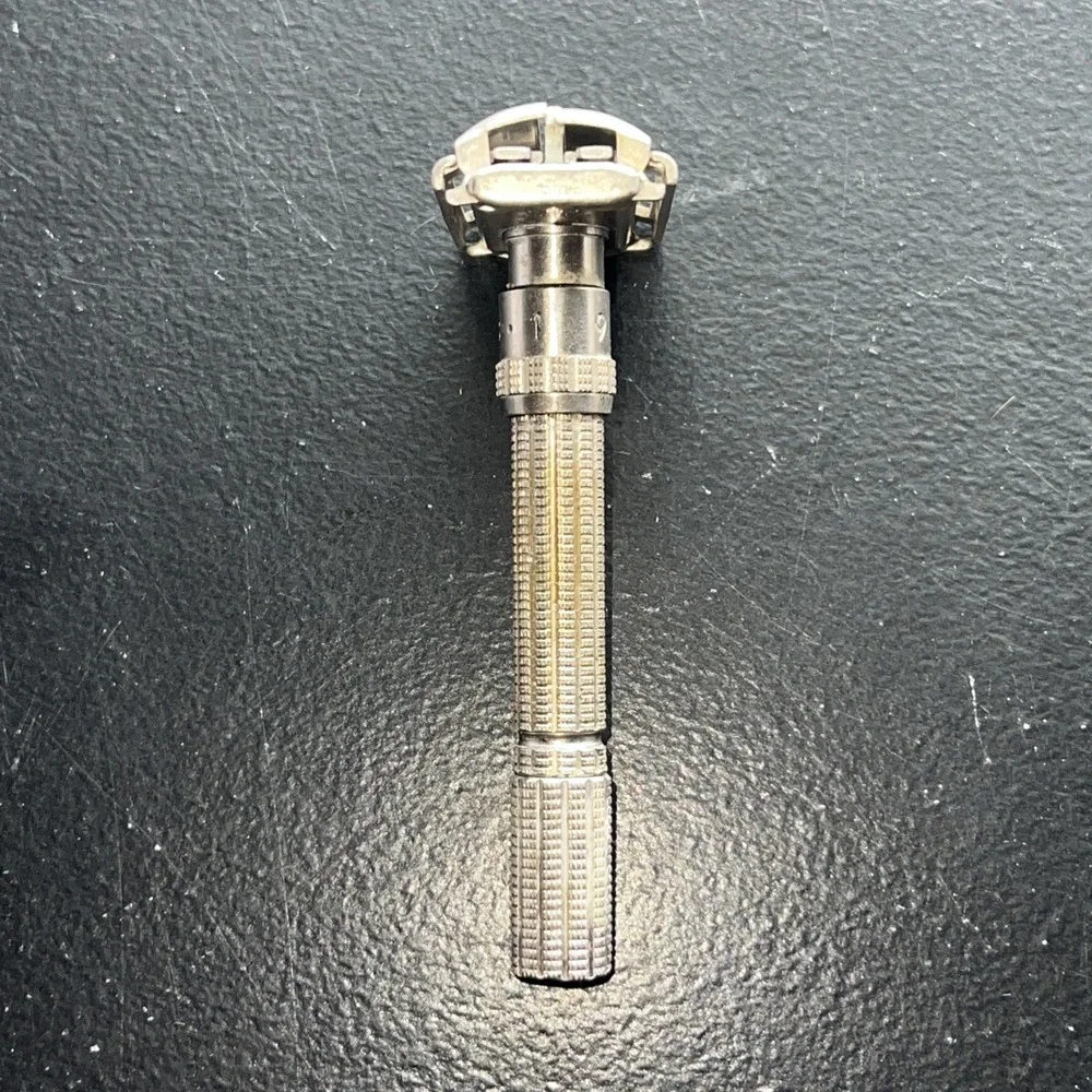 Vintage 1962 Gillette Slim Adjustable 1-9  DE Safety Razor H4 2 Razors Included